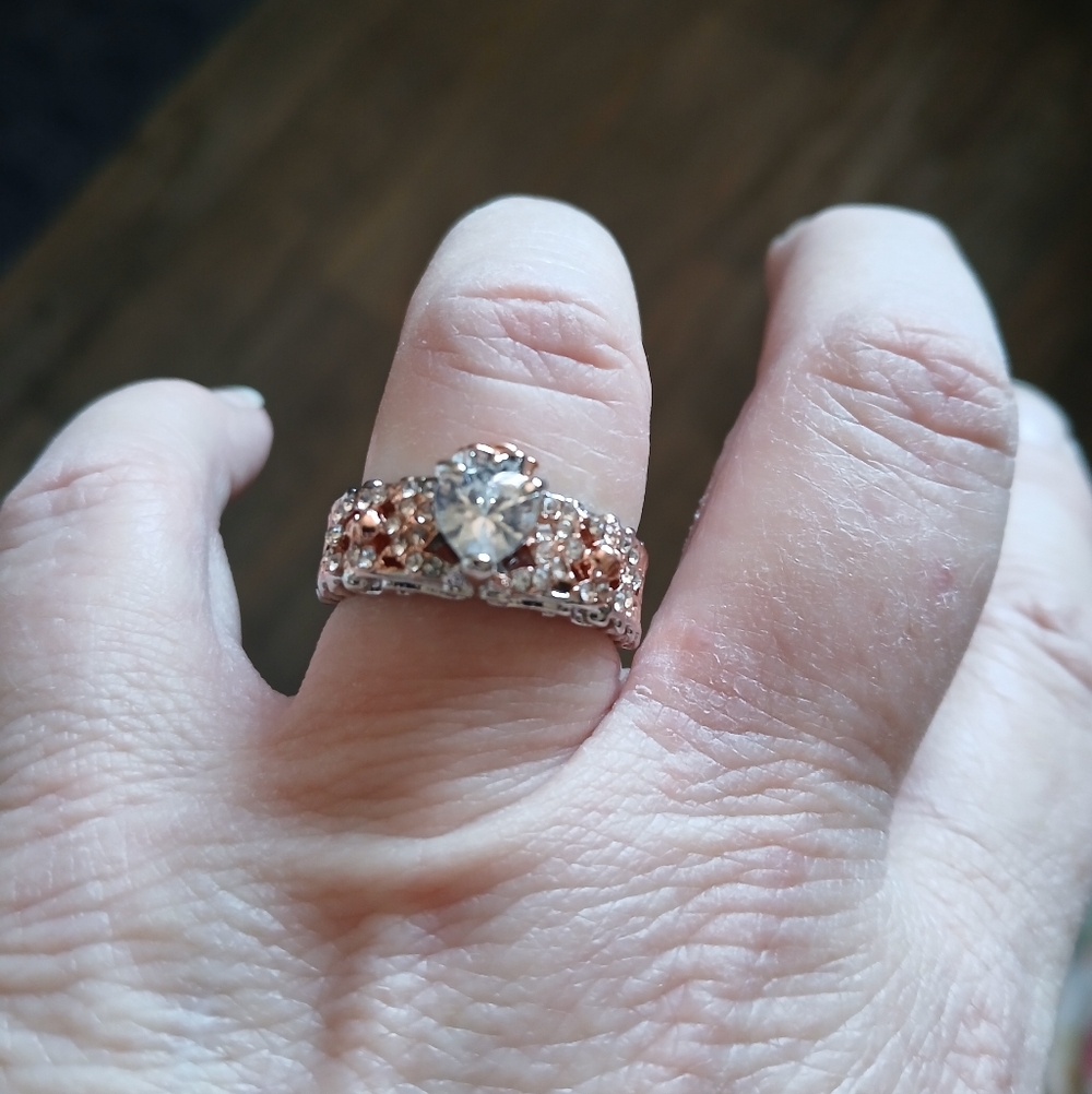 New Heart Shaped CZ Rose Gold & Silver Skulls & Roses Ring. - Picture 5 of 16